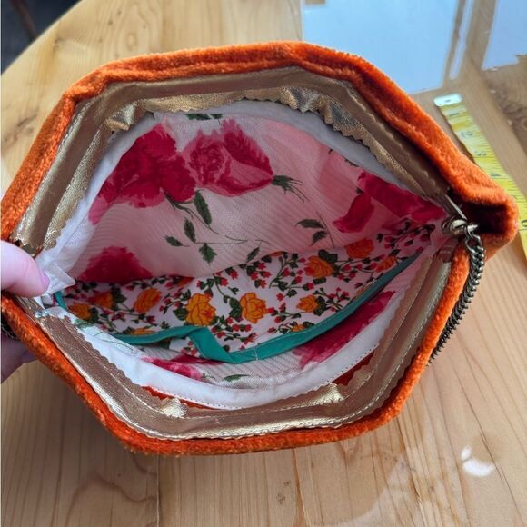 Love Mert Handmade Groovy 70s Style Shoulderbag with Gold Chain Strap - Picture 5 of 5